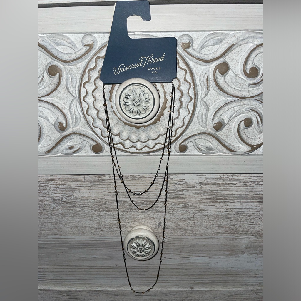 Universal Thread Tri-Colored Metal 3 Strand Necklace New 10$